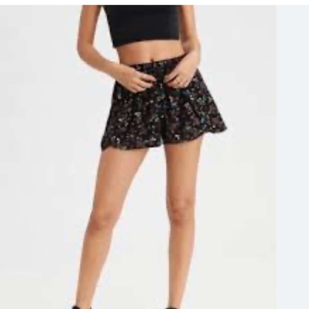 American Eagle Outfitters Tulip Shorts Size M